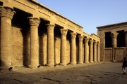 Edfu, courtyard 